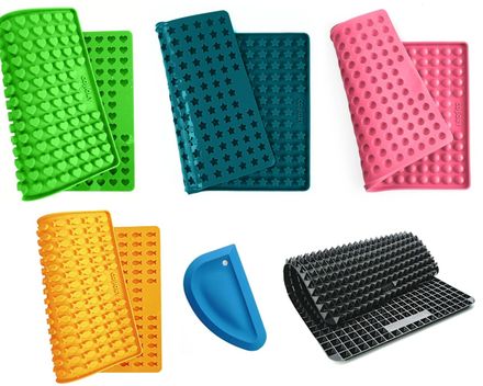 Set of 5 different baking mats + silicone scraper